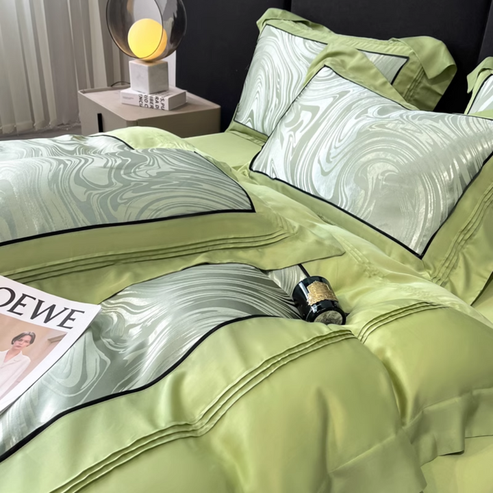 Satin Jacquard Quilt - Duvet Cover/Sheet/2 Pillowcases 